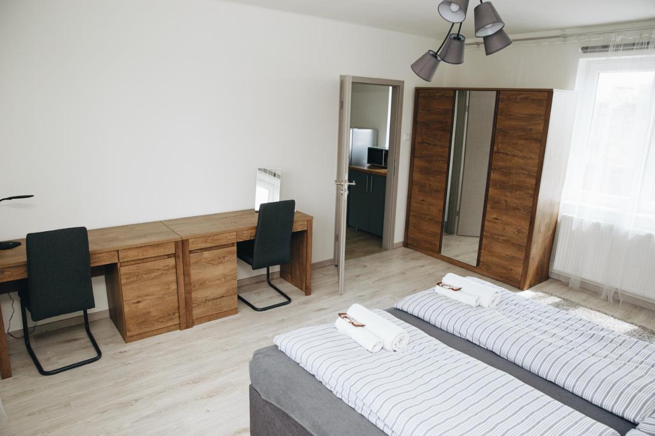 Alisa Apartments Kostomlaty nad Labem Buitenkant foto